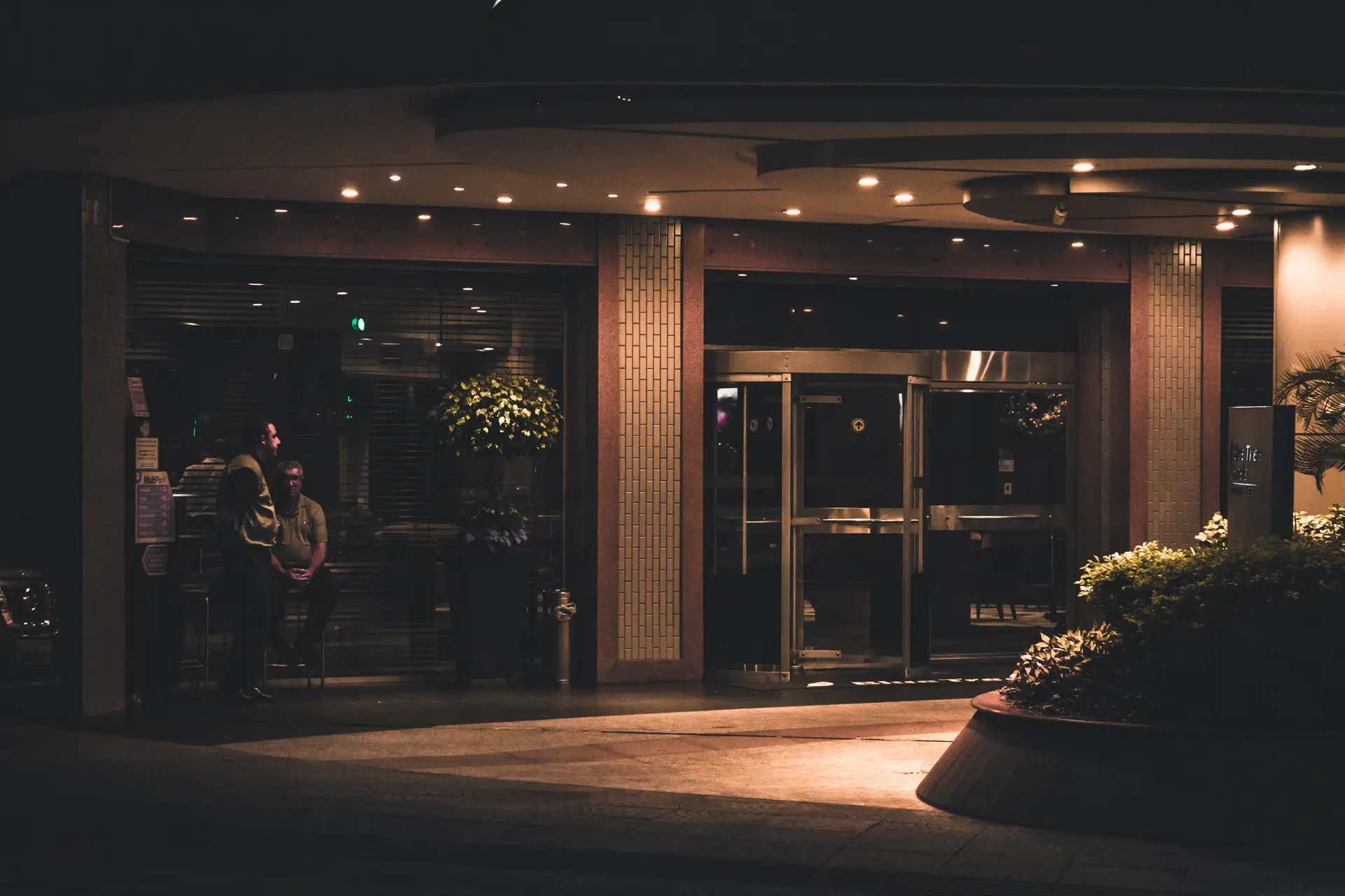 OrvelliangrandLodgen moderni hotellihuone Suomessa